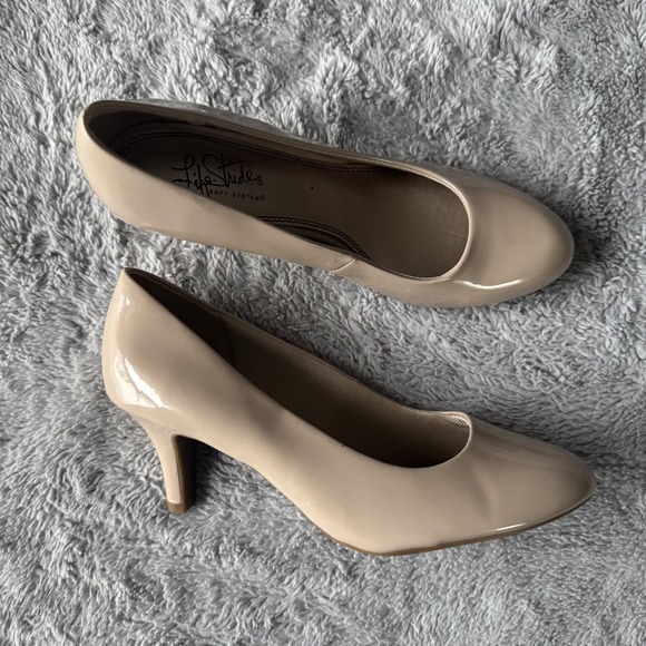 LifeStride Soft System Nude Beige Patent Round Toe Kitten Heel Pumps Womens - Picture 3 of 11